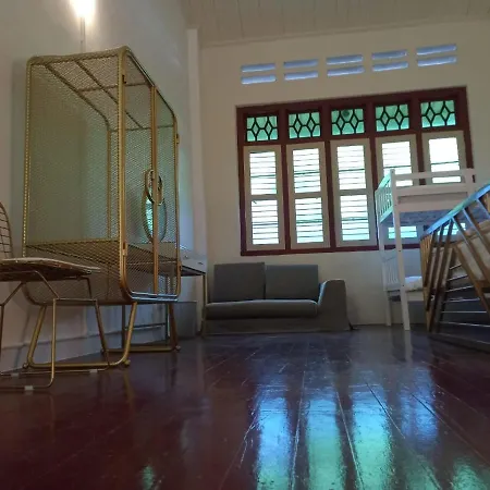 147 Armenian Park Guesthouse